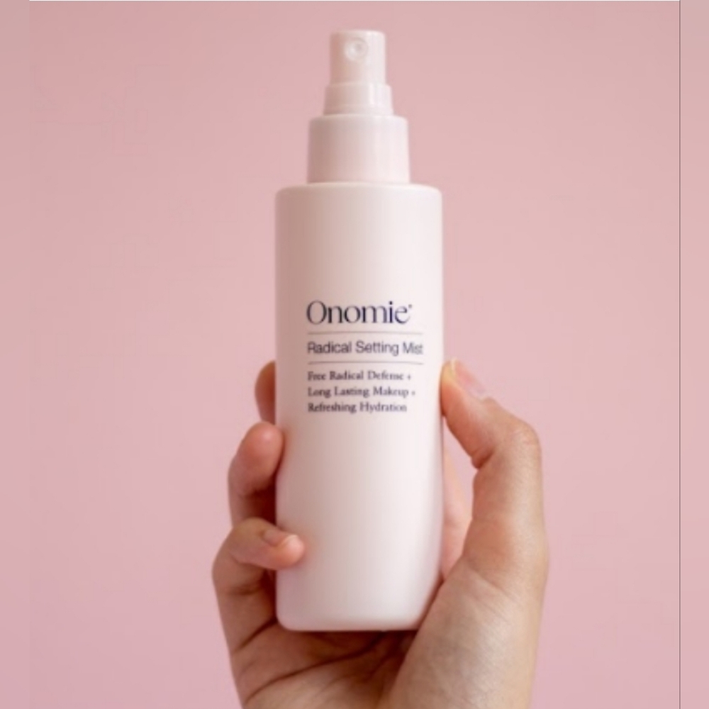 New Revolve ONOMIE Radical Defense Long Lasting Setting Mist 150mL - Picture 2 of 9